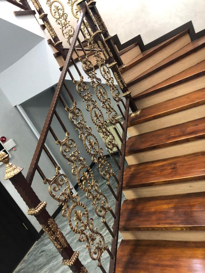Hotel Lion Almati Kültér fotó