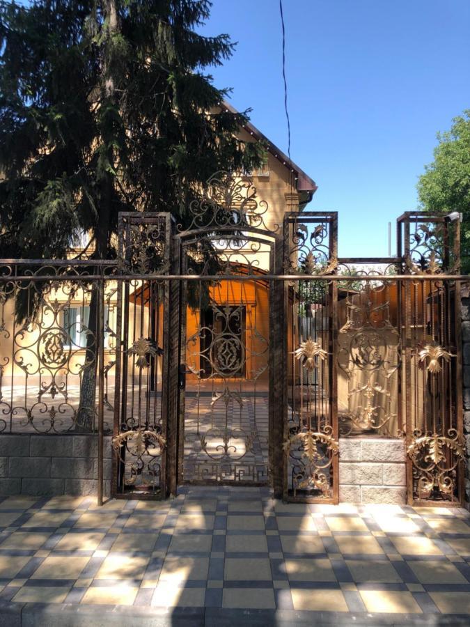 Hotel Lion Almati Kültér fotó