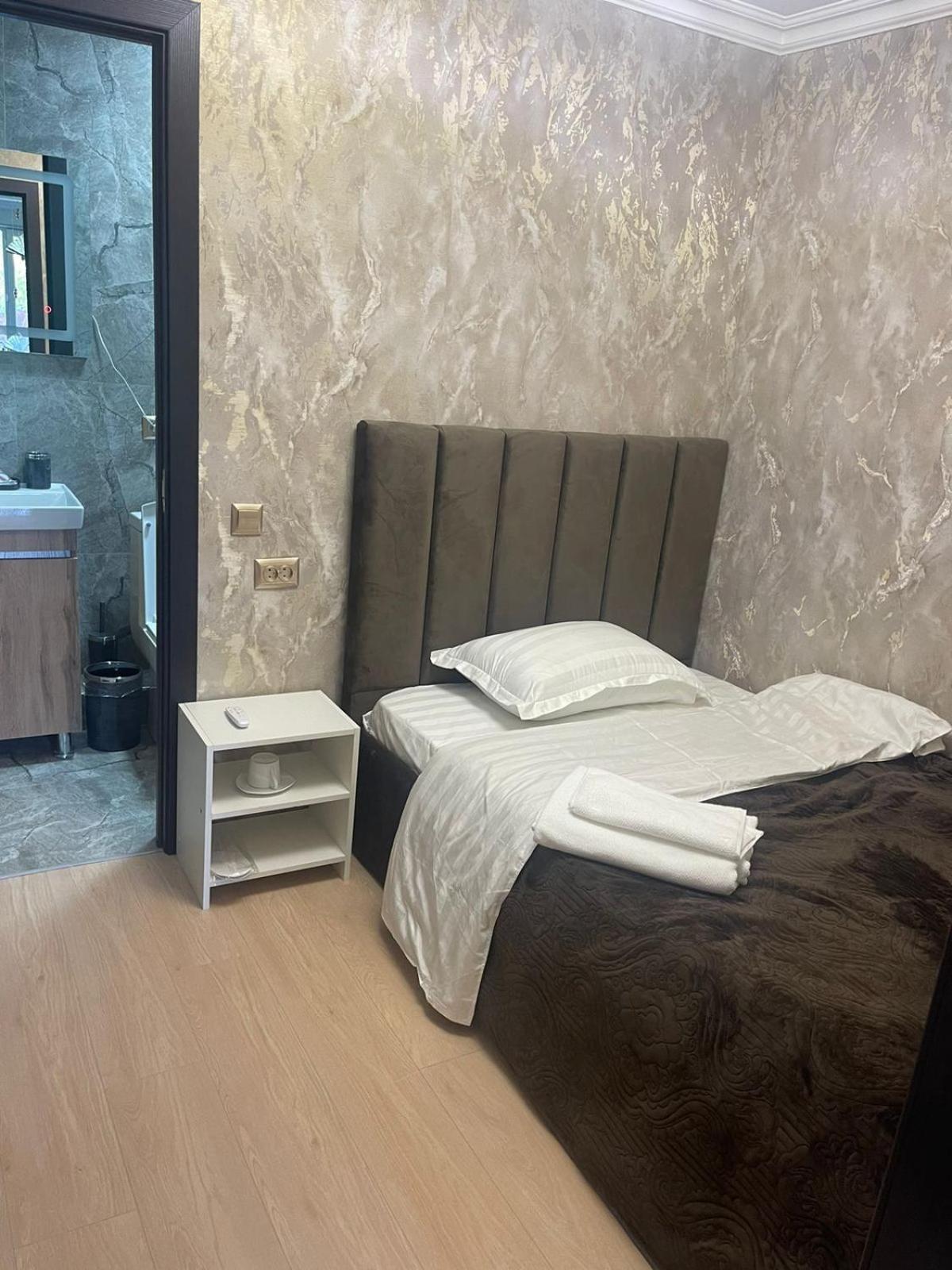 Hotel Lion Almati Kültér fotó