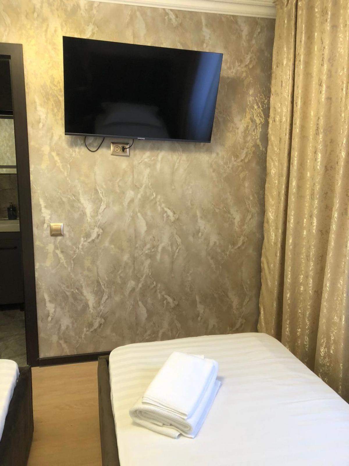 Hotel Lion Almati Kültér fotó